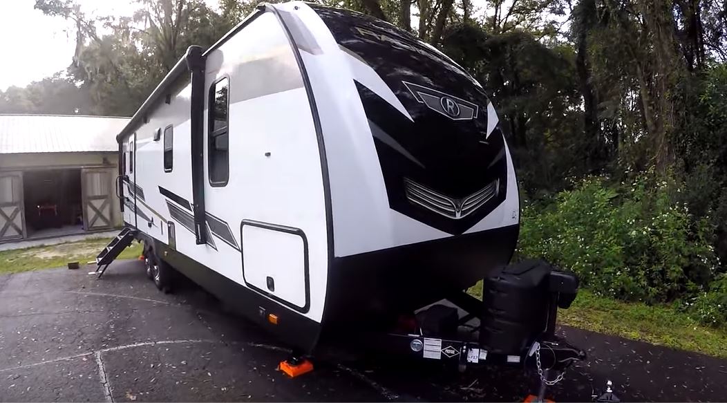 camper-trailer-with-dual-battery-setup